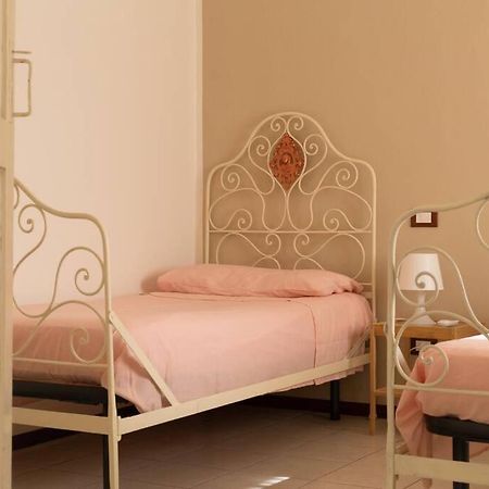 Maria'S Bed - Intero Alloggio Accogliente Dorno Exterior foto